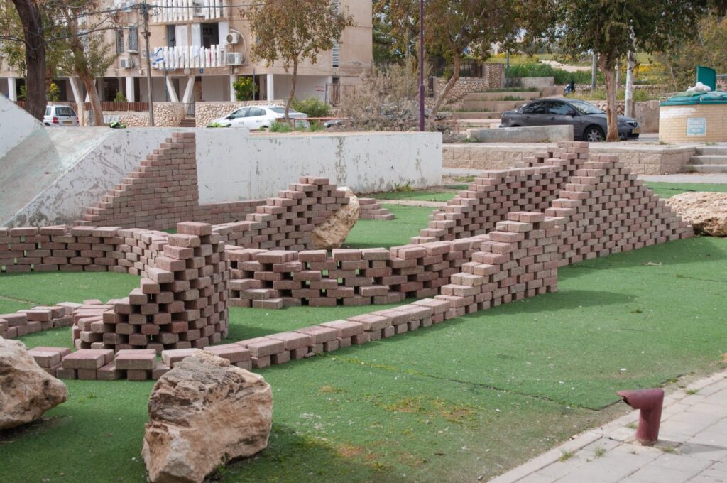 אבן פינה (גינת האבנים)